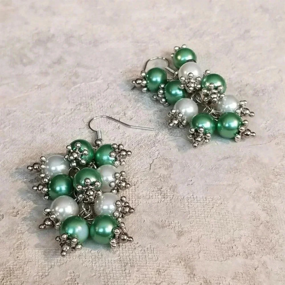 Green White Edgy Bali Style Glass Grape Bunch Dotted Accent Silver Earrings - Picture 5 of 6